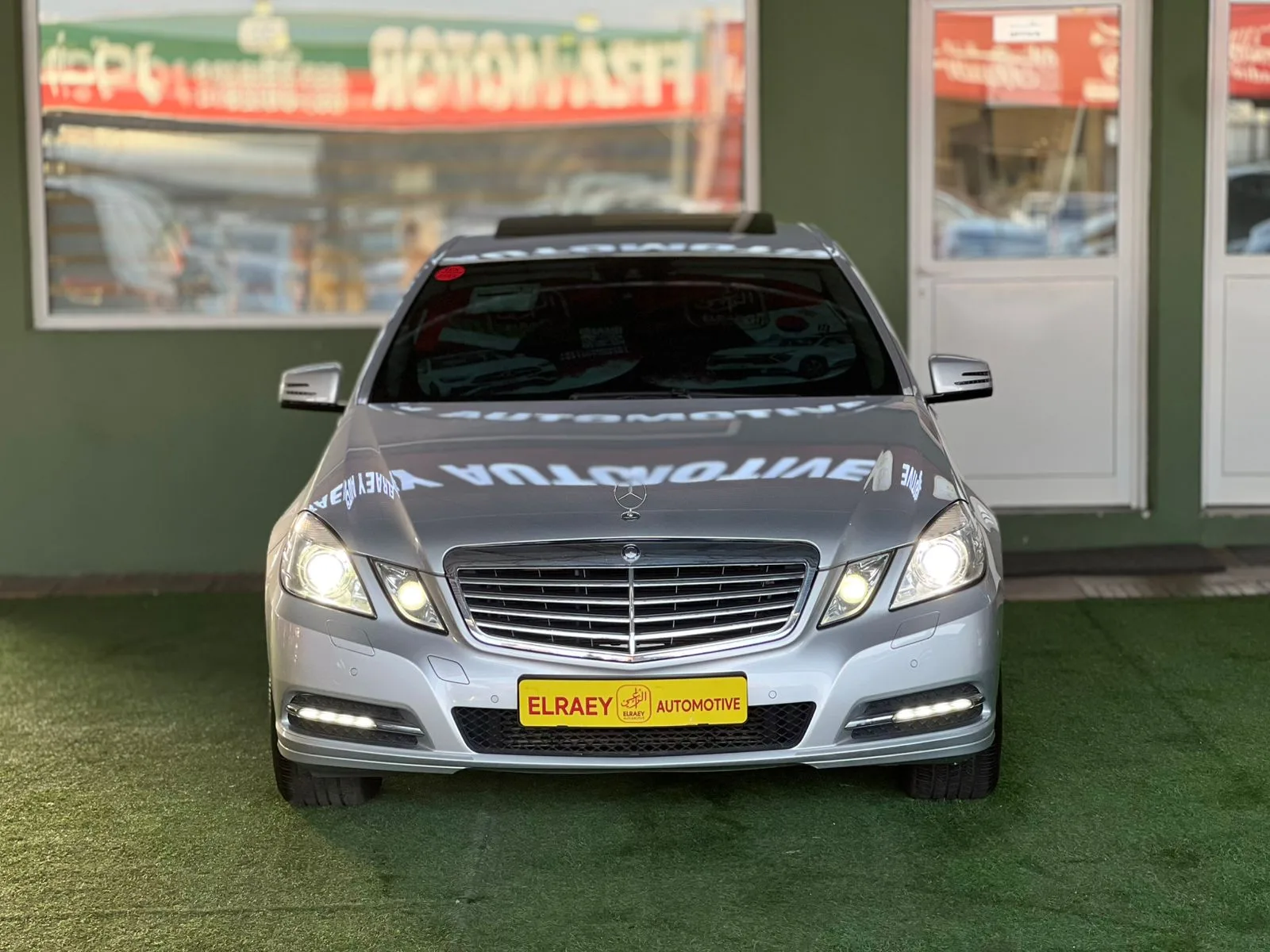 Mercedes BENZ E200  2013